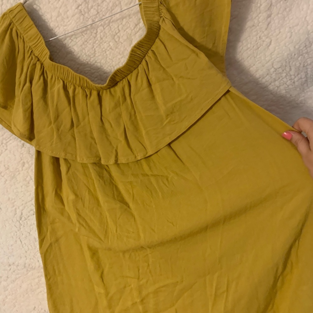 Off the shoulder yellow sundress